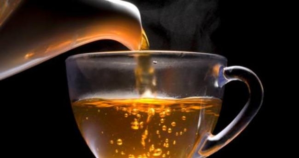 Foto - Demlikte kalan çayın faydaları