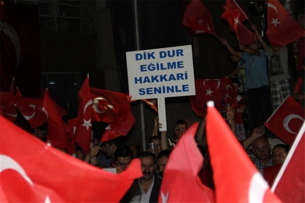 Foto - Demokrasi nöbetinde dikkat çeken pankartlar