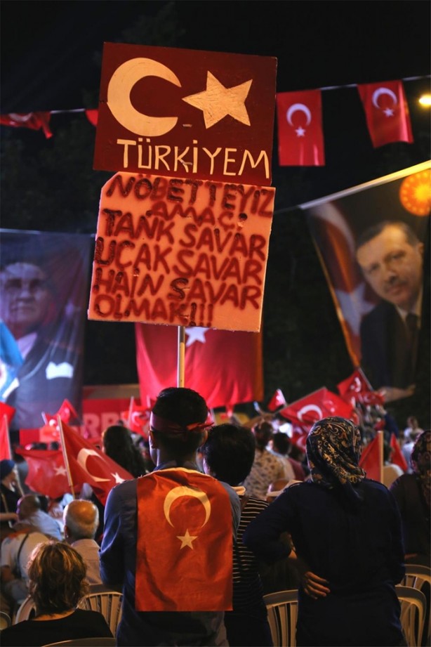 Foto - Demokrasi nöbetinden dikkat çeken pankartlar