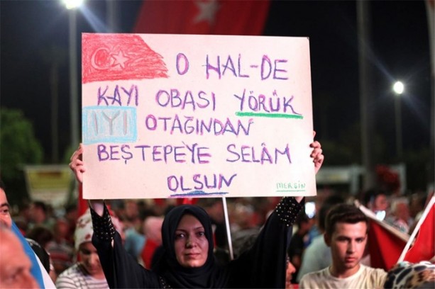 Foto - Demokrasi nöbetinden dikkat çeken pankartlar