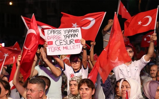 Foto - Demokrasi nöbetinden dikkat çeken pankartlar