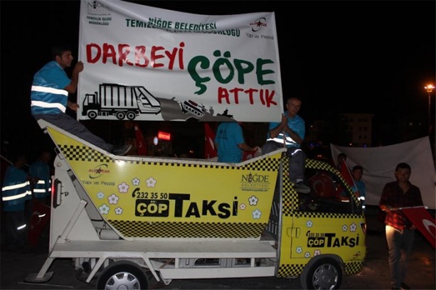 Foto - Demokrasi nöbetinden dikkat çeken pankartlar