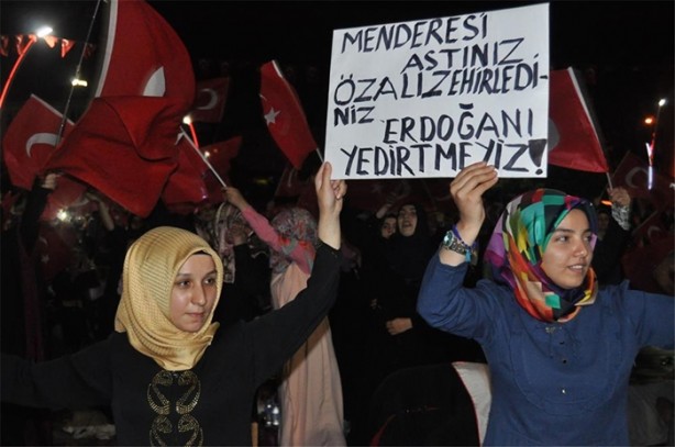 Foto - Demokrasi nöbetinden dikkat çeken pankartlar