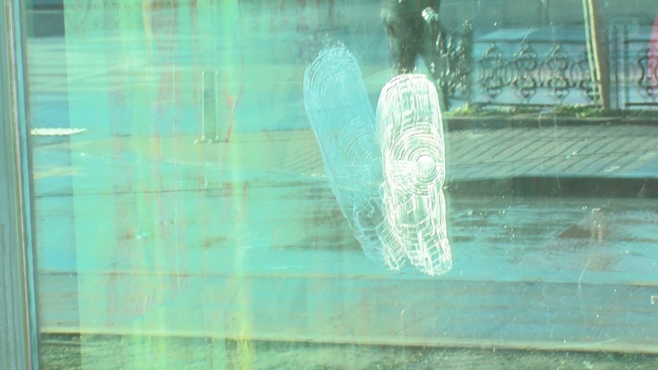 Foto - ‘Demokratik eylem’ diyenler kendi camlarına naylon çekti