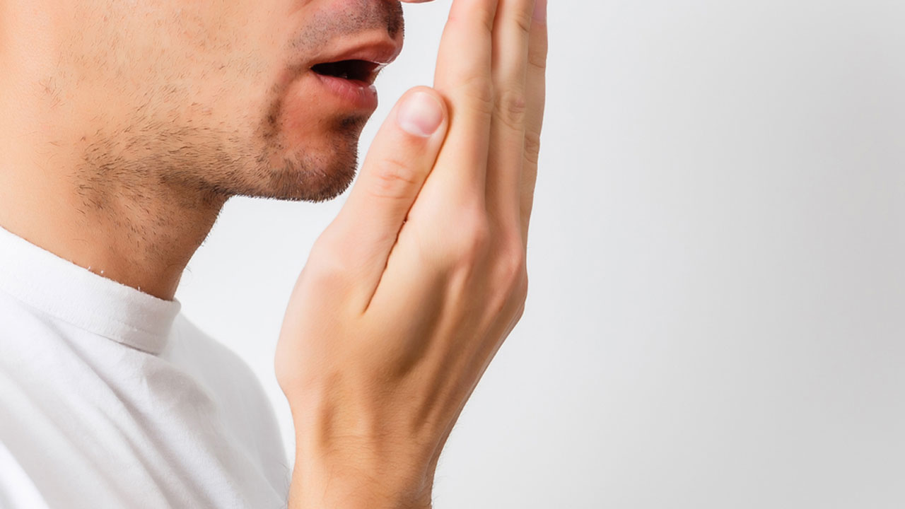 Deneyince farkını göreceksiniz! Ağız kokusundan kurtulmanın doğal yolu açıklandı