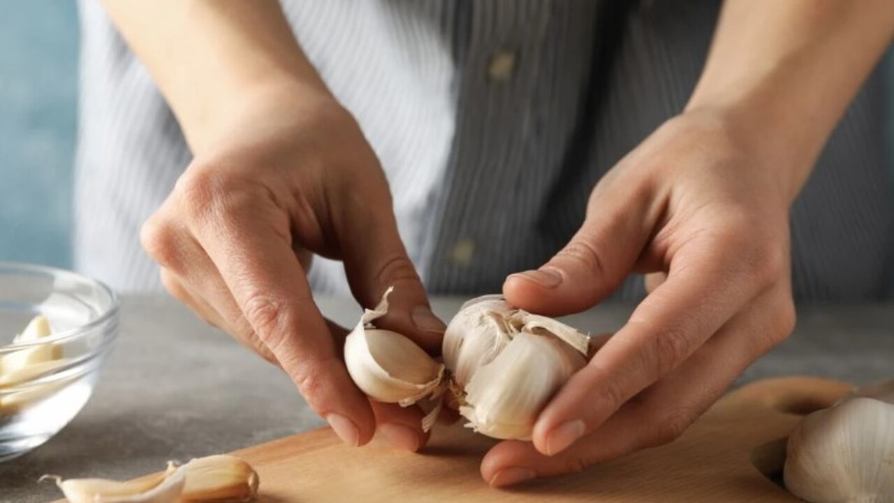 Foto - Deneyince farkını göreceksiniz! Ele sinen sarımsak kokusunu gidermenin yolu açıklandı