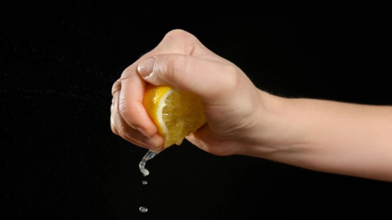 Foto - Deneyince farkını göreceksiniz! Ele sinen sarımsak kokusunu gidermenin yolu açıklandı