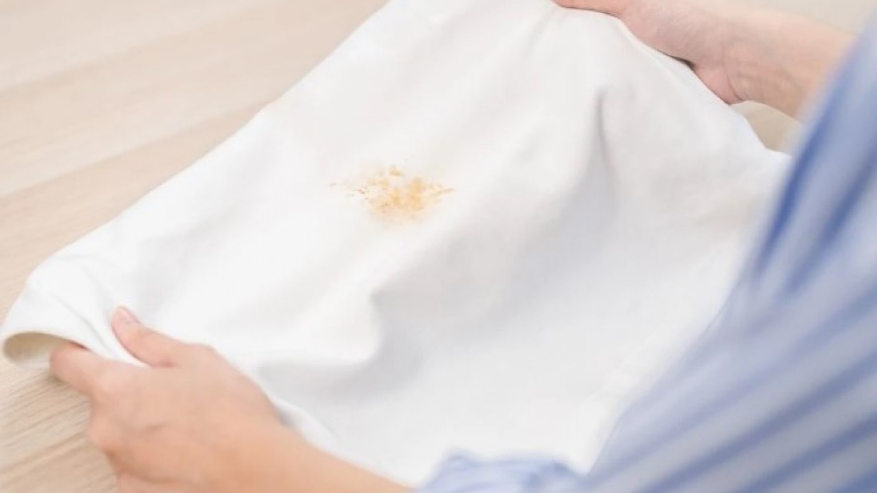 Foto - Deneyince farkını göreceksiniz! Kıyafete bulaşan yağ lekesine kolay çözüm