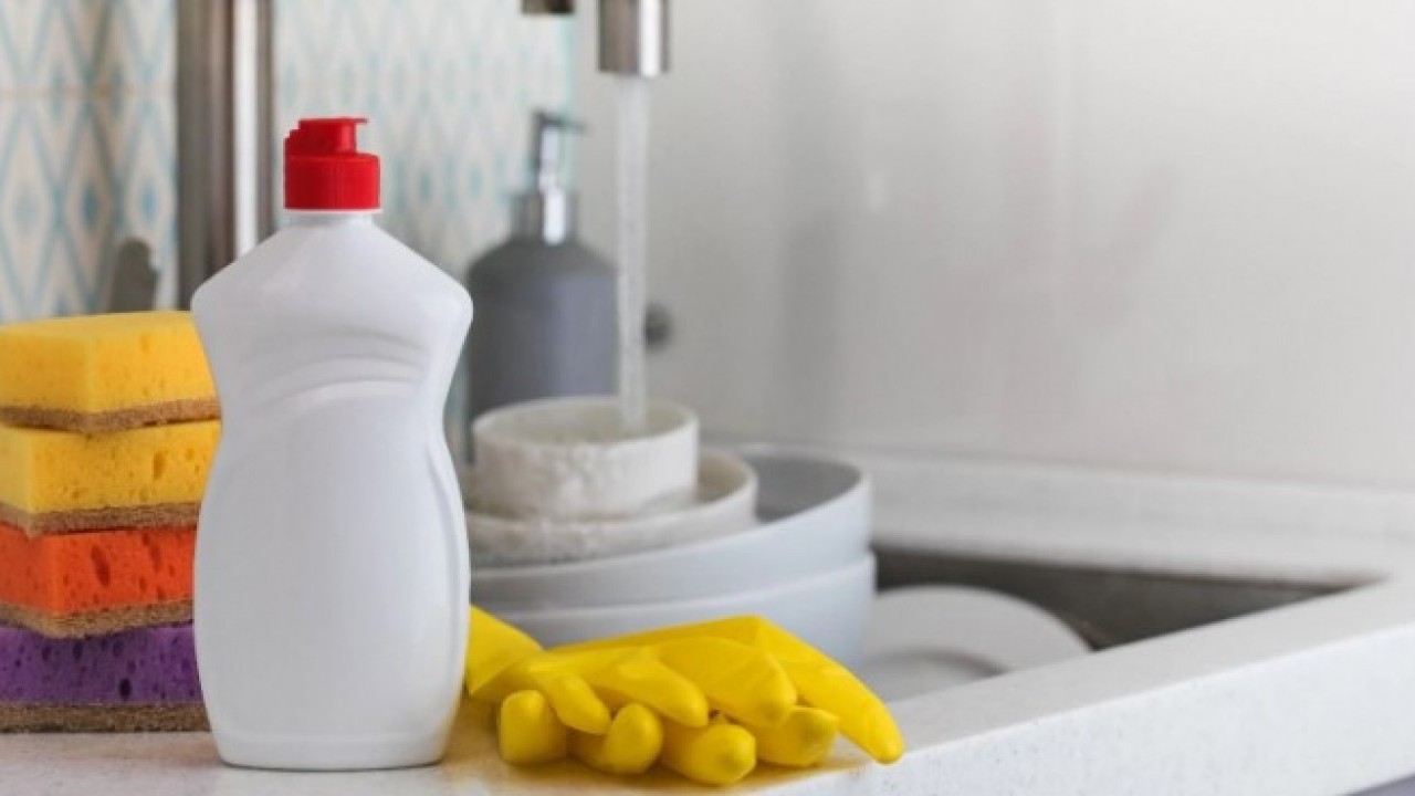 Foto - Deneyince farkını göreceksiniz! Kıyafete bulaşan yağ lekesine kolay çözüm