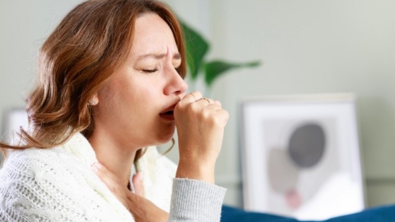 Deneyince farkını göreceksiniz! Kuru öksürükten tamamen kurtulmanın doğal yolu