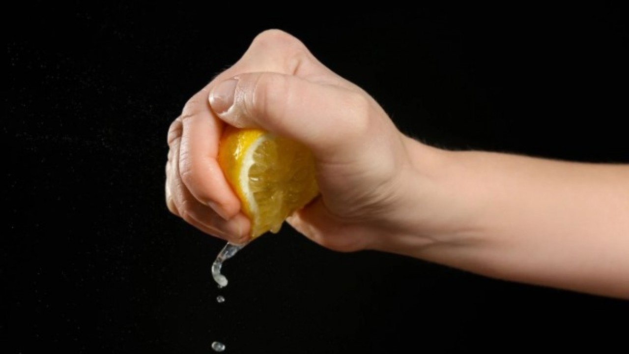 Foto - Deneyince farkını göreceksiniz! Matlaşan bardakları elmas gibi parlatan yöntem