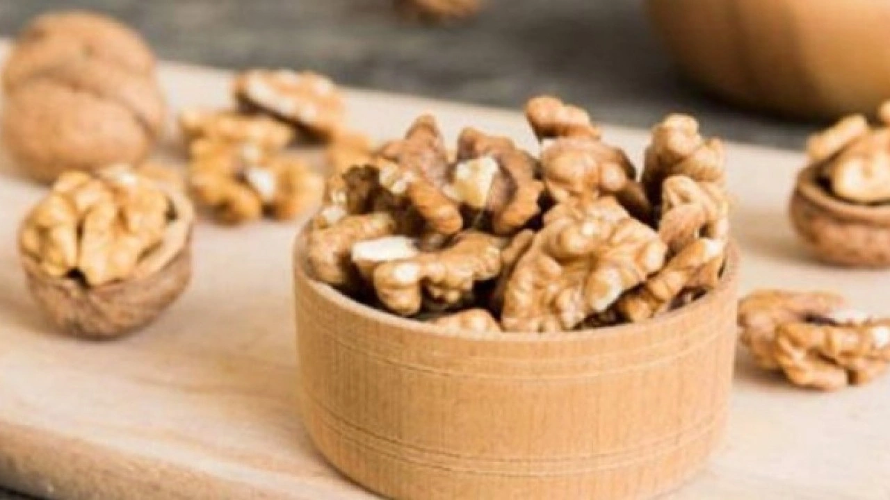 Foto - Deneyince farkını göreceksiniz! Nasır tutmuş topukları pamuk gibi yapmanın sırrı