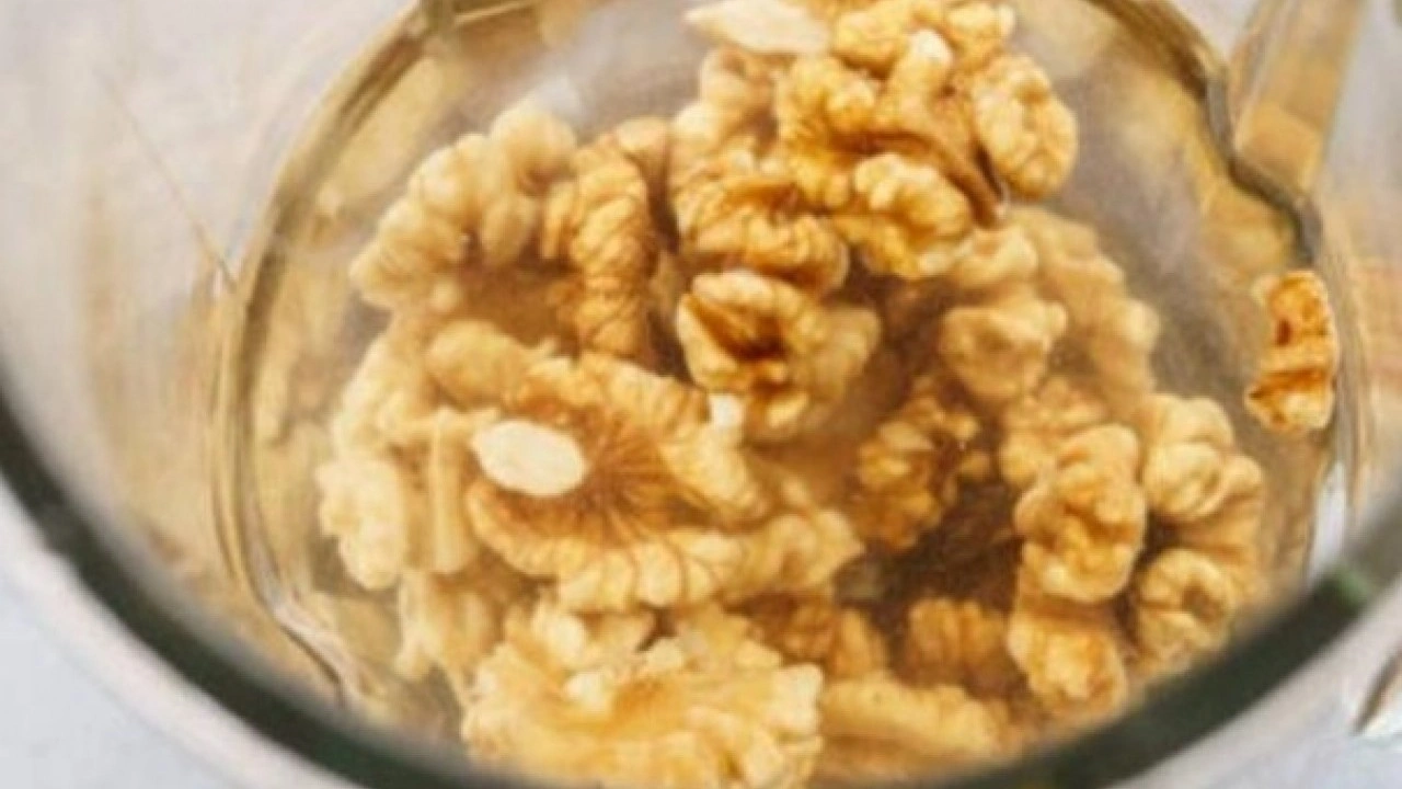 Foto - Deneyince farkını göreceksiniz! Nasır tutmuş topukları pamuk gibi yapmanın sırrı