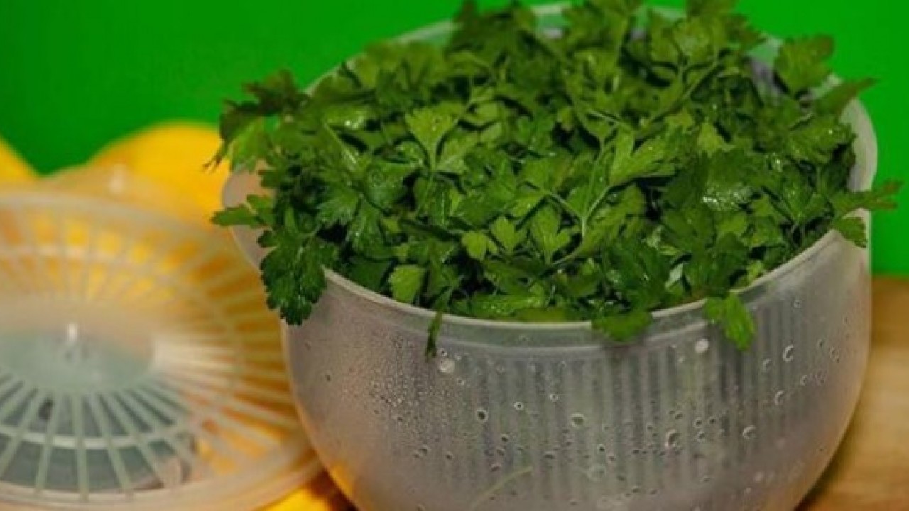 Foto - Deneyince farkını göreceksiniz! Yeşillikleri uzun süre boyunca korumanın yolu