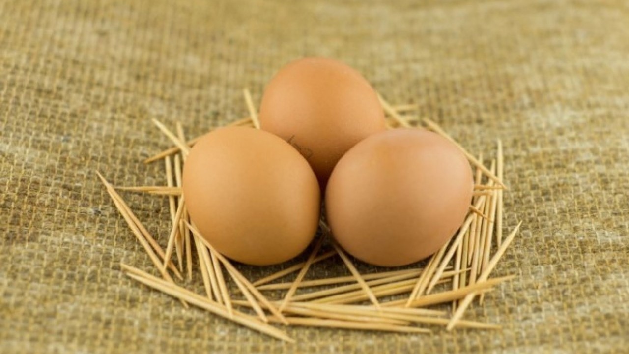 Foto - Deneyince farkını göreceksiniz! Yumurtayı haşlarken çatlatmamanın kolay yöntemi