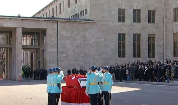 Foto - Deniz Baykal toprağa verildi
