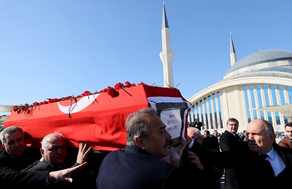Foto - Deniz Baykal toprağa verildi