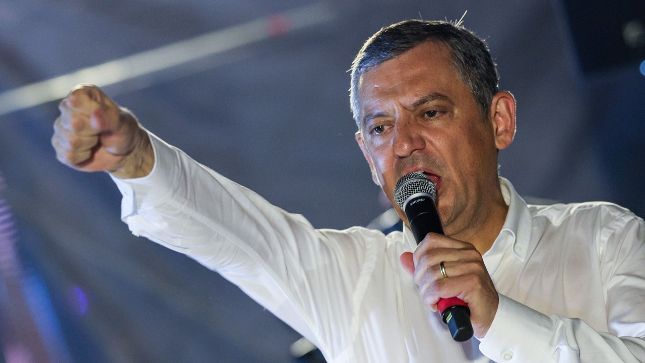 Foto - Deniz Baykal’ın kızı Aslı Baykal, Özgür Özel’i rezil kepaze etti: Bir daha mümkünatı yok insan içine çıkamaz