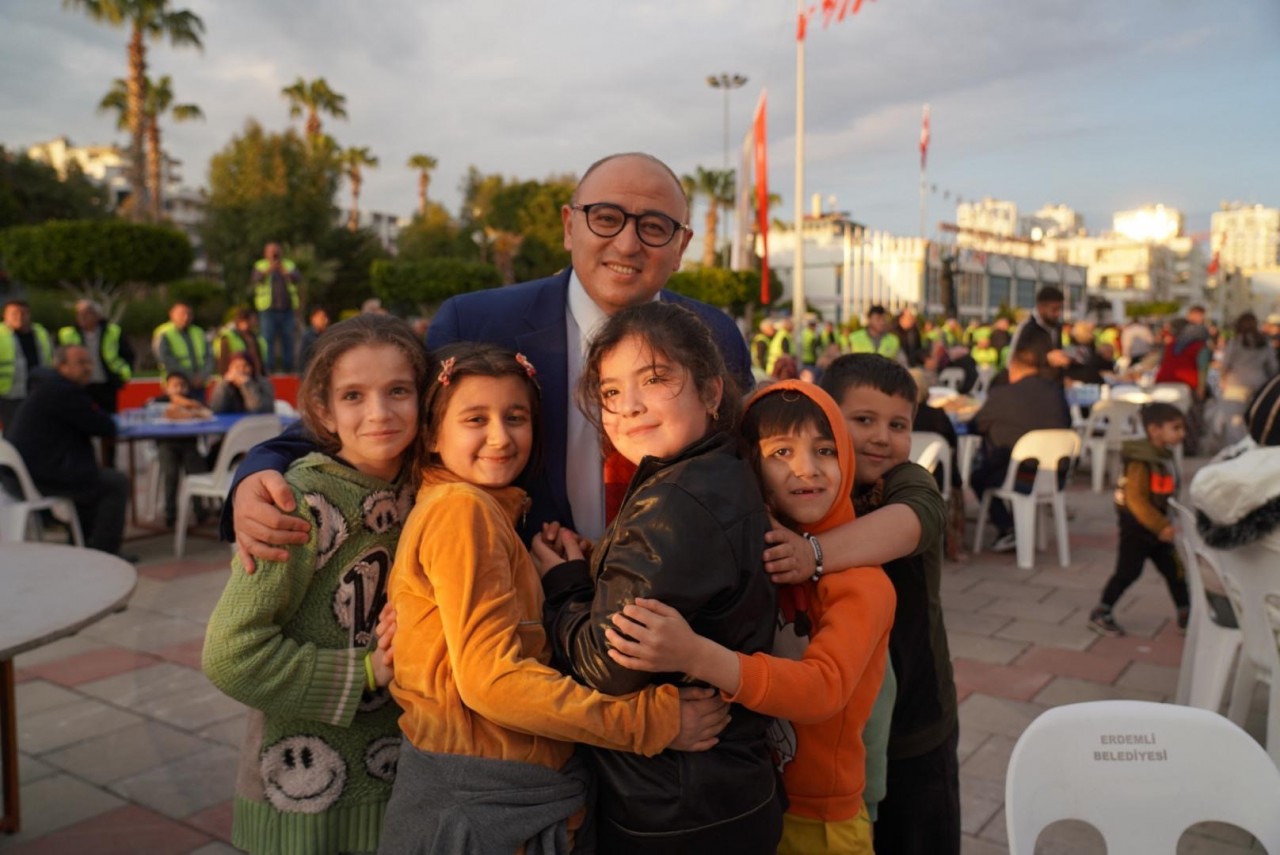 Foto - Deniz kenarında 5 bin kişilik iftar