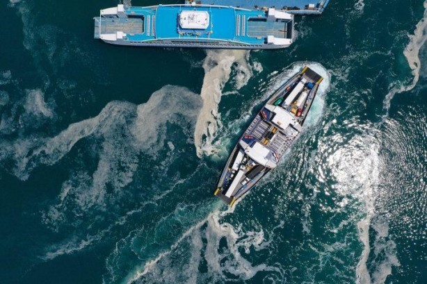 Deniz salyası Çanakkale Boğazı'nı kapladı