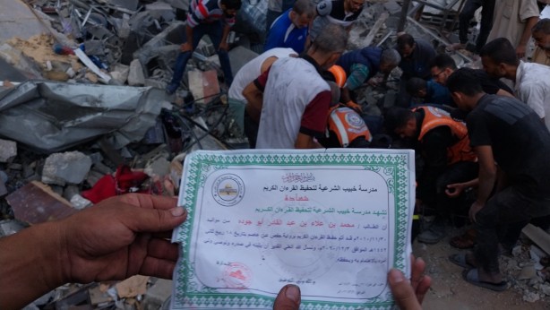 Foto - Deniz Zeyrek’ten şaşkına çeviren "İsrail" yazısı! Okuyanlar resmen şok oldu