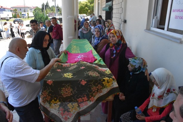 Denizde boğulan çocuğun cenazesi defnedildi