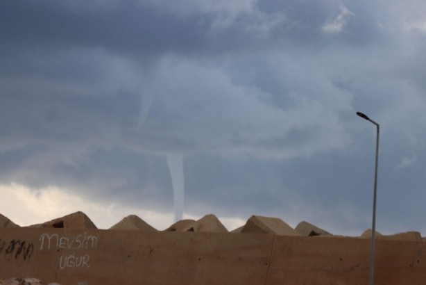 Foto - Denizde oluşan hortumlar panikletti!