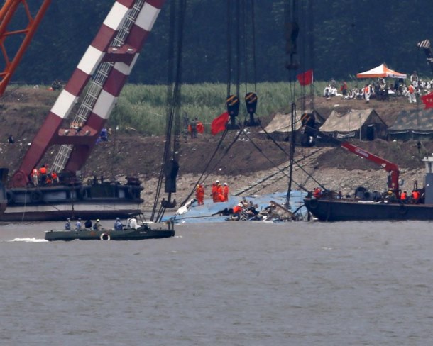 Foto - Denizden ceset fışkırıyor