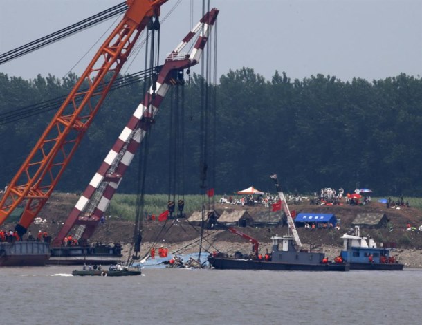 Foto - Denizden ceset fışkırıyor