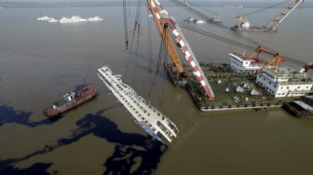 Foto - Denizden ceset fışkırıyor