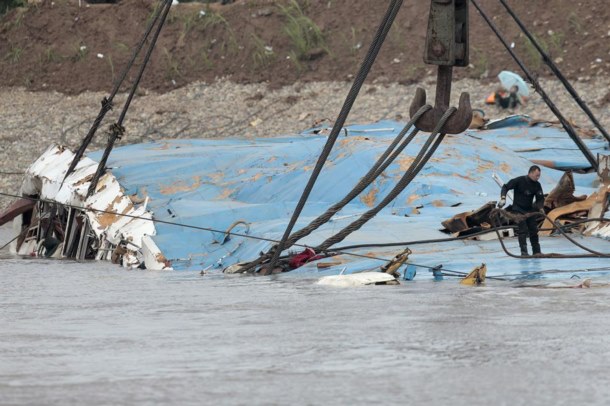Foto - Denizden ceset fışkırıyor