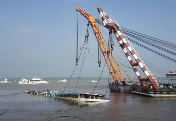 Foto - Denizden ceset fışkırıyor