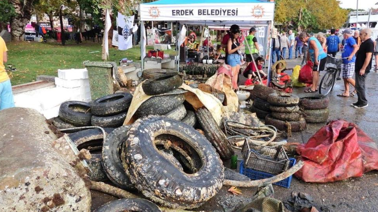 Denizden çıkan lastikler şoke etti