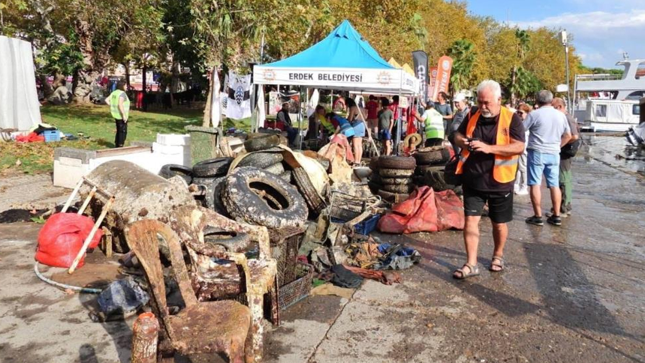 Foto - Denizden çıkan lastikler şoke etti