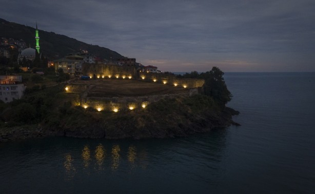 Denize hakim noktada! Akçakale ışıklandırıldı