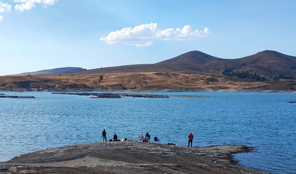 Foto - Denizi olmayan ilde oltasını alan balığa gidiyor