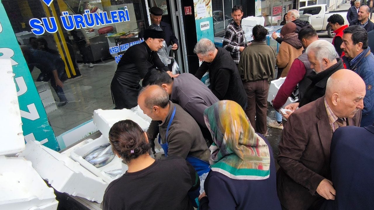 Foto - Denizi olmayan Kars’ta 50, İstanbul’da 150-200 lira! Kars’ta palamut kapış kapış gitti