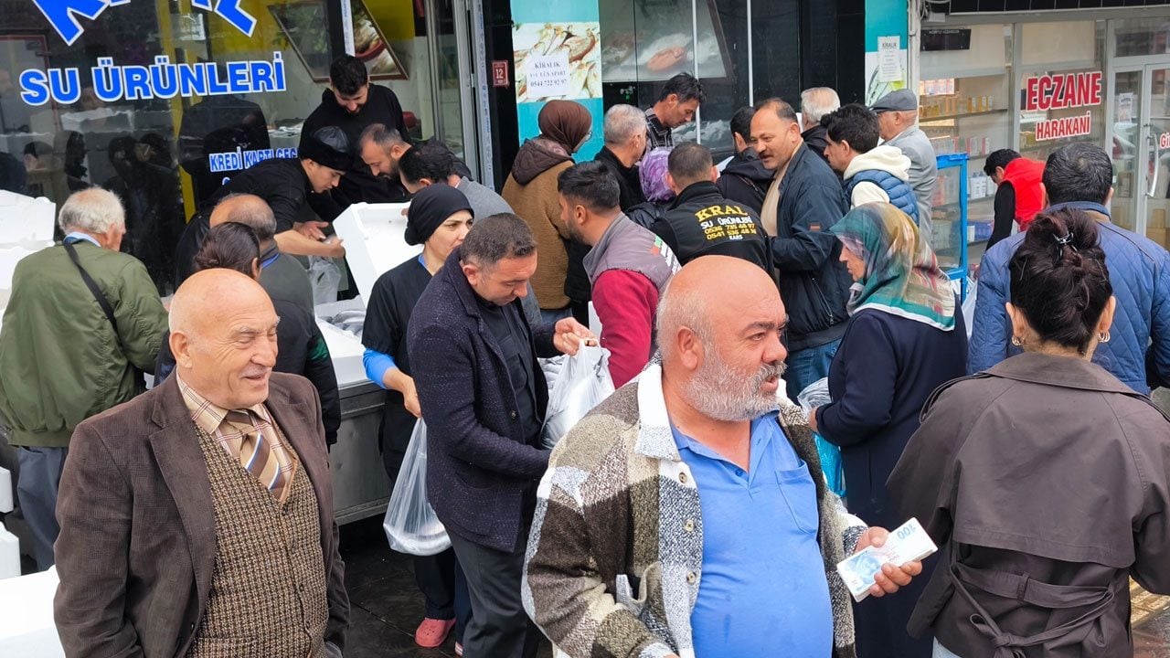 Foto - Denizi olmayan Kars’ta 50, İstanbul’da 150-200 lira! Kars’ta palamut kapış kapış gitti