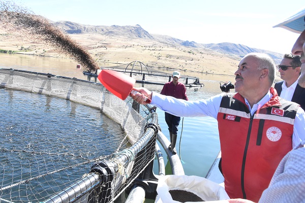 Foto - Denizi olmayan şehrin balıkları yola çıkıyor