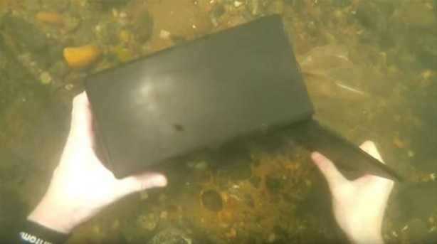 Foto - Denizin dibinde buldukları kutudan çıkanlar çok şaşırttı!