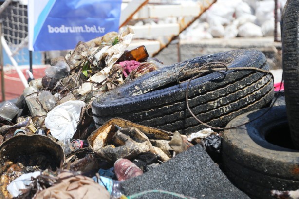 Foto - Denizin dibinden çıkanlar görenleri şok etti!