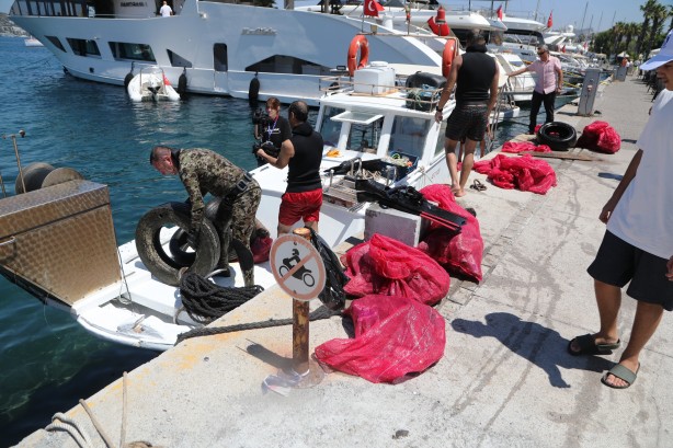 Foto - Denizin dibinden çıkanlar görenleri şok etti!