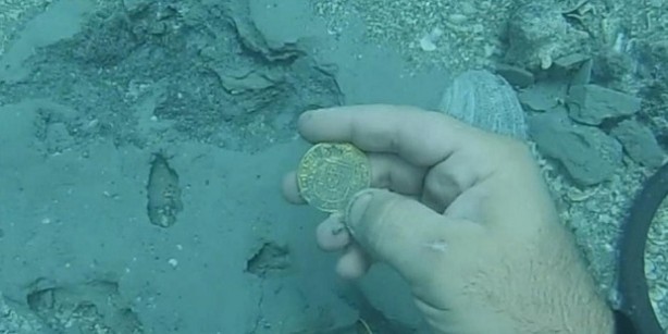 Foto - Denizin dibine dalıp çok büyük bir altın hazinesi buldular! Herkes yaşananlar karşısında şaşkına döndü