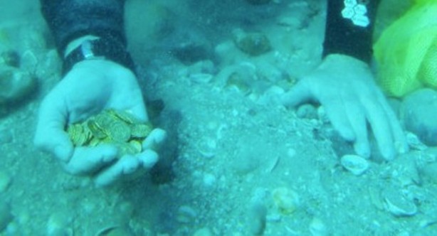 Foto - Denizin dibine dalıp çok büyük bir altın hazinesi buldular! Herkes yaşananlar karşısında şaşkına döndü