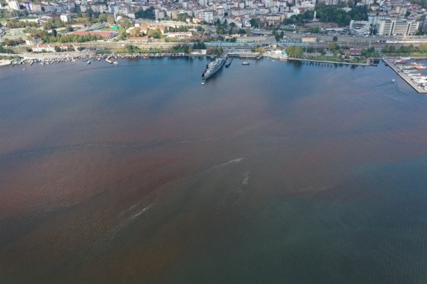 Foto - Denizin rengi kahverengiye döndü