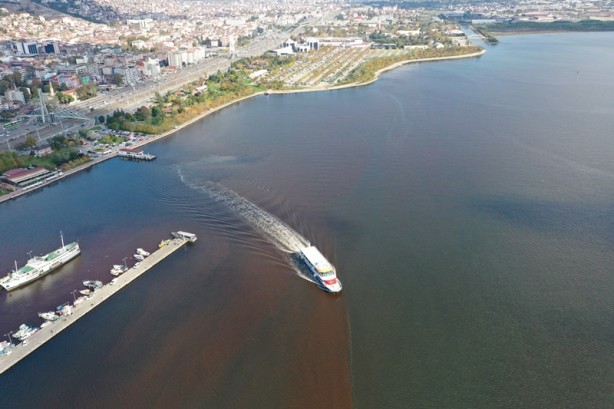 Foto - Denizin rengi kahverengiye döndü