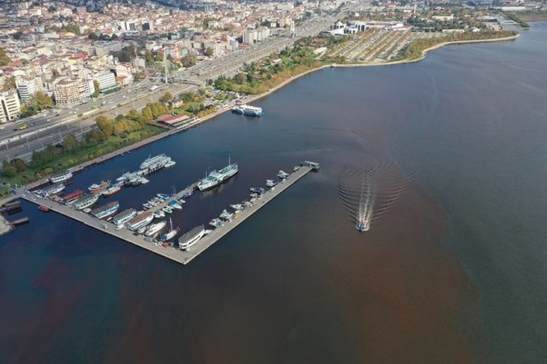 Foto - Denizin rengi kahverengiye döndü