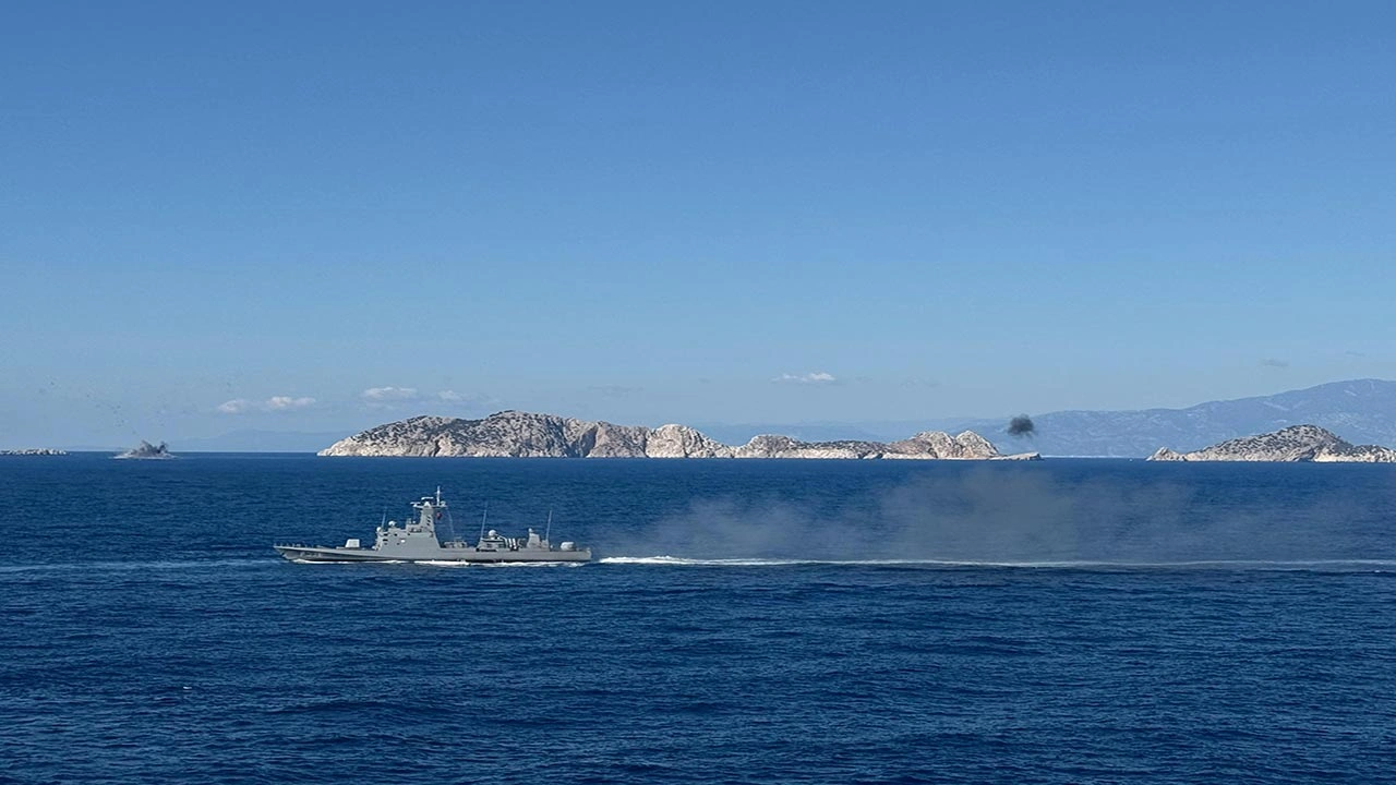Foto - Denizkurdu-1 tatbikatı nefesleri kesti! TCG Anadolu’dan havalanan yerli güç gövde gösterisi yaptı