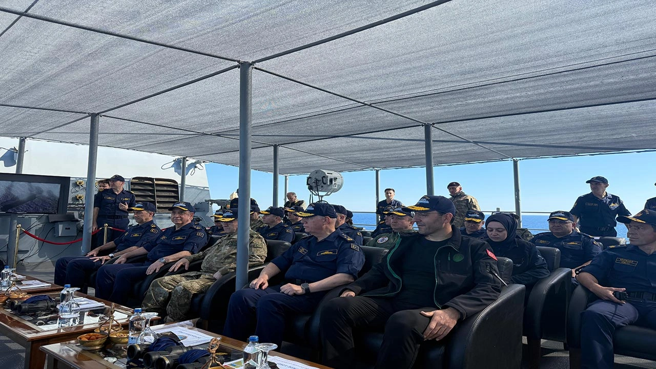 Foto - Denizkurdu-1 tatbikatı nefesleri kesti! TCG Anadolu’dan havalanan yerli güç gövde gösterisi yaptı