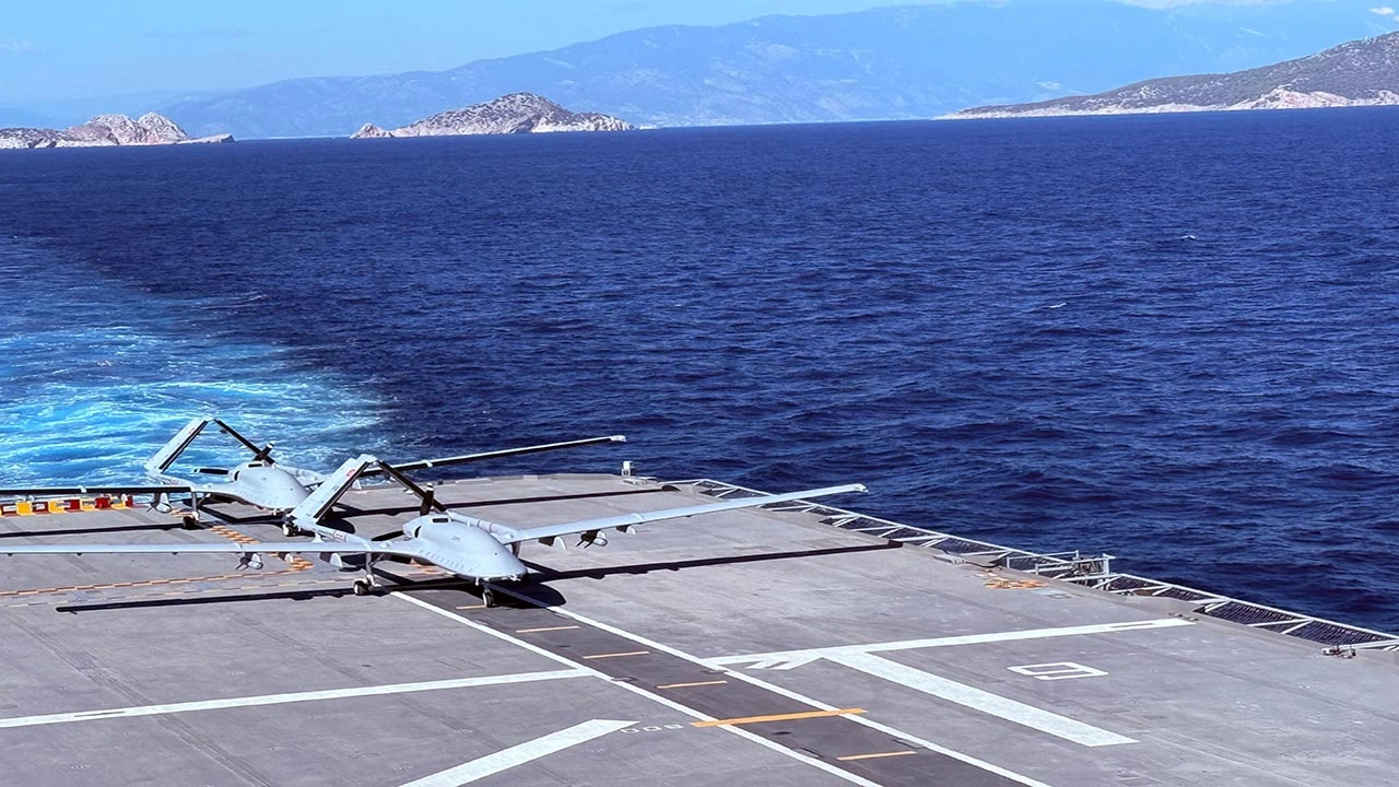 Foto - Denizkurdu-1 tatbikatı nefesleri kesti! TCG Anadolu’dan havalanan yerli güç gövde gösterisi yaptı